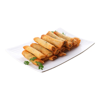Rouleaux de printemps chinois traditionnels de Qingdao, surgelés, croustillants, faits maison, petits, végétaliens, fourrés aux légumes, crevettes et poulet, avec enveloppe de pâte
