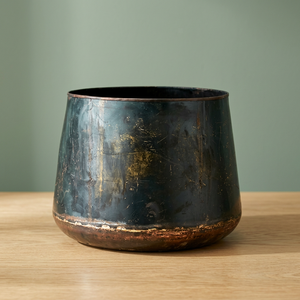 Pot de fleurs en métal rustique, design Wabi Sabi, durable, pour l'intérieur et l'extérieur, pour la décoration de la maison - Product Image 1