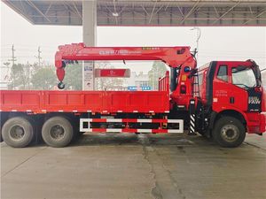 Camion-grue FAW 6x4 |   Cylindre hydraulique et boîte de vitesses Zoomlion fiables avec pompe et engrenage CLW pour une construction haute performance - Product Image 3