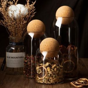 Bouteilles et bocaux en verre modernes avec couvercles en bois pour herbes et épices - Product Image 3