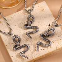 Collier Serpent Gothique en Acier Inoxydable Argent Vieilli pour Homme, Bijou Minimaliste Créatif avec Pendentif Serpent Délicat