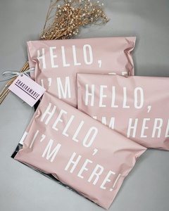 Paquete de envío de ropa Correo Polymailer Bolsa Sobre <span class=keywords><strong>Poly</strong></span> Mailer Logotipo de impresión personalizado Bolsa de correo impermeable a prueba de rasgaduras