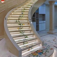 Marches d'escalier personnalisées en marbre Crème Marfil antidérapantes, beige, avec motifs découpés au jet d'eau