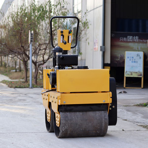 Rouleau compresseur à pneus d'acier à double roue à poussoir diesel avec certification CE pour les réparations d'urgence municipales - Product Image 3