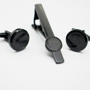 Gemelos <span class=keywords><strong>de</strong></span> <span class=keywords><strong>camisa</strong></span> <span class=keywords><strong>de</strong></span> traje <span class=keywords><strong>de</strong></span> hombre grabados personalizados Gemelos negros personalizados Clip <span class=keywords><strong>de</strong></span> corbata con <span class=keywords><strong>iniciales</strong></span> <span class=keywords><strong>de</strong></span> nombre - Product Image 5