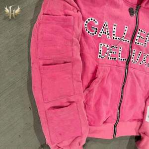 เสื้อมีฮู้ดสีชมพูพลอยเทียมสีดำแบบกำหนดเองพิมพ์ลายหน้าจอโอเวอร์ไซส์กระเป๋าซิปรูดซิปมีฮู้ดกางเกงวินเทจ - Product Image 4