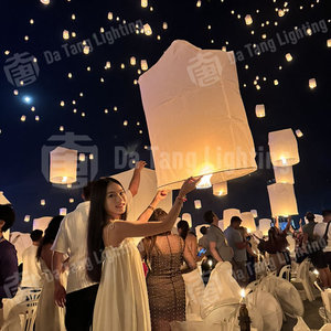 Lanterne suspendue d'extérieur à LED pour la décoration paysagère, idéale pour les parcs, les festivals, les cérémonies nocturnes et les célébrations - Product Image 1