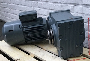 Motorreductor de Aluminio SEWS KA77/T DRN100L4/BE5HR/ES7C 64.75:1, 1000 RPM, 24V, Arranque KA77/T DRN100L4/BE5HR/ES7C - Product Image 3