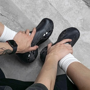 Chaussures de chef pour hommes, sandales sabots d'été à enfiler, protection des orteils, antidérapantes, idéales pour la marche en rivière et la plage, chaussures en maille - Product Image 2