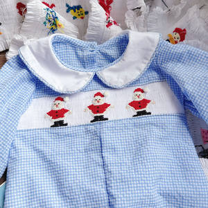 Qingli OEM personnalisé noël bébé garçons vêtements d'hiver avec purement main smocké père noël pas de tarif pour bébé barboteuses - Product Image 4
