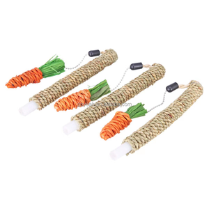 Griffoir pour chat en forme de branche, tressé à la main en paille, avec jouets à mâcher en forme de carotte - Product Image 5