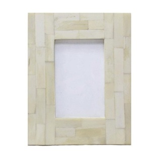 Marco de fotos con incrustaciones de hueso de madera hermoso hecho a mano de la mejor calidad personalizado para decoración de la India. - Product Image 3