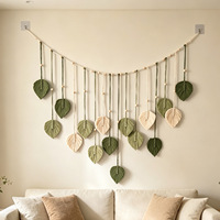 Grande tapisserie murale en macramé en forme de feuille, tissée à la main en corde de coton, avec perles en bois et pompons, style nordique bohème, décoration de chambre 120x75cm