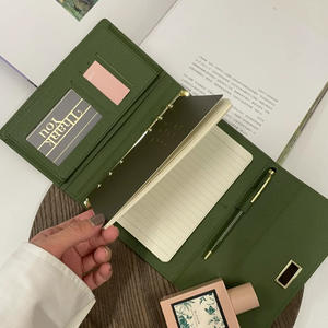 Set Taccuino A5 e Penna con Logo Personalizzato per Ufficio Aziendale Raccoglitore ad Anelli in Ecopelle a Fogli Mobili Diario Carino per Ragazze e Donne Articoli di <span class=keywords><strong>Cancelleria</strong></span> - Product Image 5