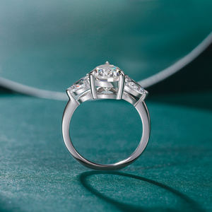 Anillo de Compromiso de Plata de Ley 925 con Moissanita de Corte Pera de 2 Quilates, VVS1 D, Aprobado por REACH, de OAHLAN Fine Jewelry, para Mujer - Product Image 4