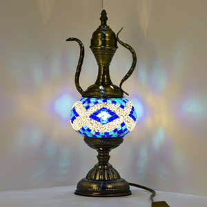 Lampe de table en mosaïque marocaine turque artisanale de Marrakech, lampe à thé en verre coloré, lampe d'Aladin avec base en bronze - Product Image 6