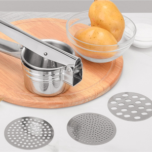 Presse-purée portable robuste en acier inoxydable avec 3 passoires interchangeables Outil de pressage facile à utiliser pour un usage domestique - Product Image 3
