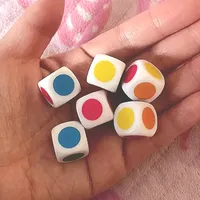 Dados Acrílicos Blancos D6 de 16 mm con Temática Matemática Educativa Personalizables al por Mayor, con Puntos de Colores para Entusiastas de los Juegos y Organizadores de Eventos