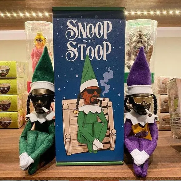 Atacado Animated Snoop em uma Stoop Natal Elf Boneca Preto Feltro Resina Ornamento Engraçado Natal Home Decor Toy