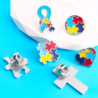 Haute qualité pas cher émail broches badge en gros dessin animé personnalisé mignon puzzle métal sensibilisation badge ruban coeur revers autisme broche
