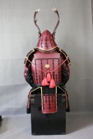 Tam Set Demir Samuray Yoroi Zırhı Oymalı 3D Altın Desenli Miğfer Göğüs Plakası Büyük Geyik Boynuzu Maedate Kabuto Giyilebilir Japon