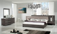 Ensemble de meubles de chambre à coucher modernes blancs pour appartement, lit double en bois avec table de chevet et commode
