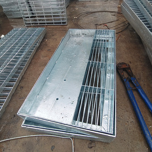 Dayanıklı Korozyon Önleyici Galvanizli Çelik Izgara Drenaj Izgarası, Yürüyüş Yolu Drenaj Sistemi Endüstriyel İnşaat Kullanımı için - Product Image 1