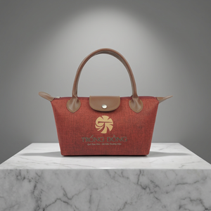 Sac à main en jute haut de gamme avec logo personnalisé imprimé, garniture en cuir PU, fermeture éclair et grande zone de marquage personnalisée – Prix de gros - Product Image 1