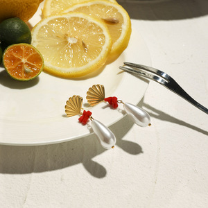 ต่างหูเปลือกหอยมุกทรงหยดน้ำ สแตนเลส สวมใส่ได้ทุกวัน - Product Image 3