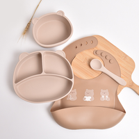 Service de vaisselle en silicone personnalisé pour bébé Assiette plate en forme d'ours avec ventouse