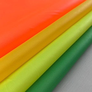 Lót Vải 100% <span class=keywords><strong>Polyester</strong></span> 180T 190T 210T <span class=keywords><strong>Taffeta</strong></span> Dệt Màu Sắc Tùy Chỉnh Đồng Bằng Trọng Lượng Nhẹ Bán Buôn Vải Cuộn - Product Image 1