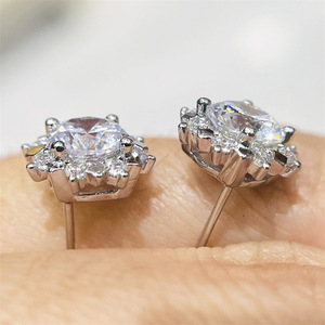 Orecchini a perno a forma di girasole da donna, semplici ed eleganti, accessori per l'uso quotidiano - Product Image 3