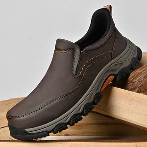 Mocassins pour hommes en cuir PU rétro britannique, à enfiler, semelle en caoutchouc, doublure en peluche, chaussures décontractées tendance - Product Image 4
