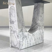 Table de salle à manger rectangulaire 8 places en marbre blanc de Carrare avec nouveau design moderne et métal + base en marbre