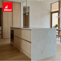 Armoire de cuisine en chêne blanc massif avec porte de garde-manger escamotable, style scandinave, nordique et Japandi, placage en bois véritable Alland Wabisabi