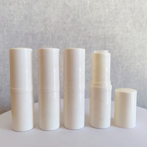 LZ Pack <span class=keywords><strong>Prix</strong></span> d'usine 12.1mm DIY Round Small Lip Balm Stick Container Wholesale Plastic Custom Mini Empty Lip Balm Tubes - Product Image 1