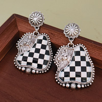 Pendientes de estilo occidental con diseño de tablero de ajedrez, regalos para ella, con incrustaciones de turquesa y botas, pendientes colgantes de esmalte blanco y negro
