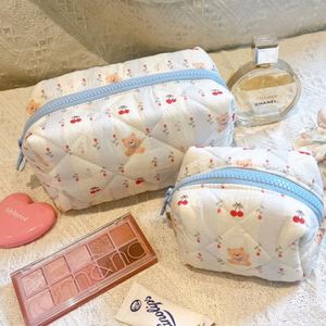 Pochette de maquillage matelassée en coton écologique et recyclable, personnalisée avec imprimé ours pour femme, pour rangement et organisation, avec fermeture éclair - Product Image 5
