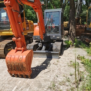 Excavadora Usada en Buenas Condiciones Doosan DH60-7 de 5.5 Toneladas, Mini Excavadora con Pocas Horas de Trabajo para Obras Municipales y Paisajismo - Product Image 1