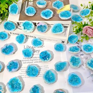Géodes de cristal bleu lac Aura exquises en gros, décoration d'intérieur unique avec des bienfaits Feng Shui - Product Image 2