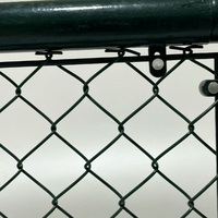 Groen PVC-gecoate kettingmat hekwerksysteem met metalen palen voor residentiële gebieden en parkdecoratie