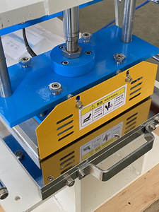 Machine automatique de marquage à chaud et d'estampage pour porte-clés DIY, cartes de membre en papier kraft, logos en bois et PVC, et dorure à chaud - Product Image 5