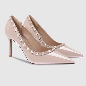 Primavera ed estate le nuove <span class=keywords><strong>scarpe</strong></span> <span class=keywords><strong>con</strong></span> <span class=keywords><strong>tacco</strong></span> a spillo da donna in vernice nera a spillo sono versatili - Product Image 1