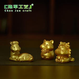 เว่ยเจินจุน ผลิตงานฝีมือจากเรซิ่นสีทอง รูปปั้นสัตว์มงคลตามจักรราศีจีน 12 นักษัตร: หนู, วัว, เสือ, กระต่าย, มังกร, งู, ม้า - Product Image 5