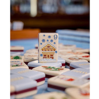 Set Mahjong Amerika Tema Ski Musim Dingin yang Elegan, Ubin Akrilik Biru dengan Pola Desa Salju Terukir, Perlengkapan Permainan Pesta Liburan