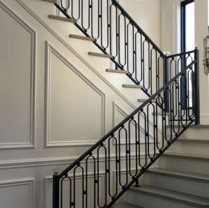 Moderne Schmiedeeisen-Treppengeländer Baluster Spindeln Spiegelpoliert Bodenmontiert Rostbeständige Komponenten für Apartment-Balkon - Product Image 4