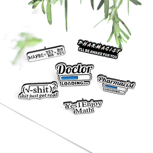 Pin de Esmalte Personalizado de Matemáticas y Ciencias, Química, Farmacéutico, Ecuación, Metal Plateado para Bolsas y Ropa - Product Image 1