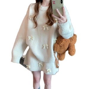 Set Due Pezzi Natalizio e di <span class=keywords><strong>Capodanno</strong></span>: Maglione Rosso con Fiocco 3D e Gonna Midi Sopra <span class=keywords><strong>il</strong></span> Ginocchio in Maglia <span class=keywords><strong>per</strong></span> Donna - Product Image 5