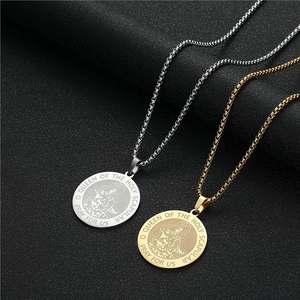 Collana con ciondolo ispirata alla <span class=keywords><strong>mitologia</strong></span> <span class=keywords><strong>greca</strong></span> con simbolo di Artemide - Gioielli in acciaio inossidabile con design <span class=keywords><strong>della</strong></span> dea <span class=keywords><strong>della</strong></span> luna e <span class=keywords><strong>della</strong></span> caccia - Product Image 6