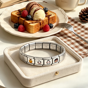 Pulsera de Acero Inoxidable con Dijes Italianos, Diseño de Perros Adorables, Divertida y Moderna, Chapada en Platino, Regalo Personalizado - Product Image 2